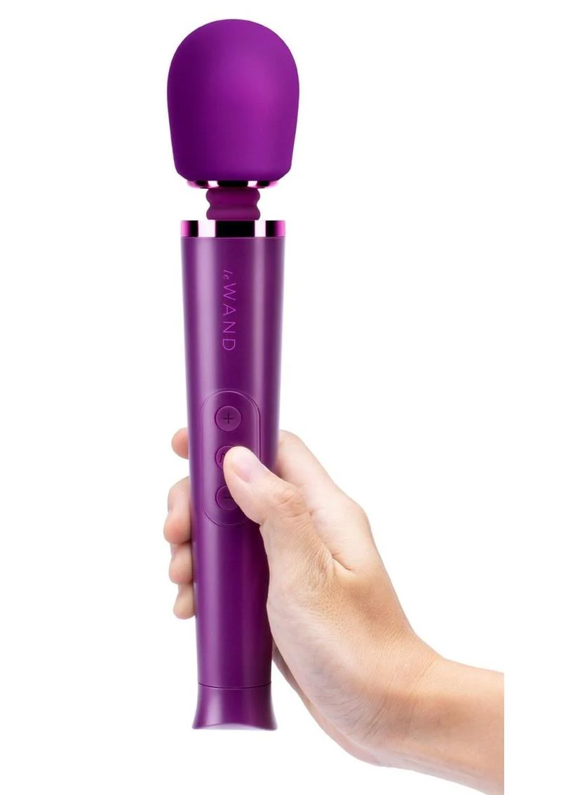 Le Wand Petite Rechargeable Silicone Vibrating Massager - Image 10