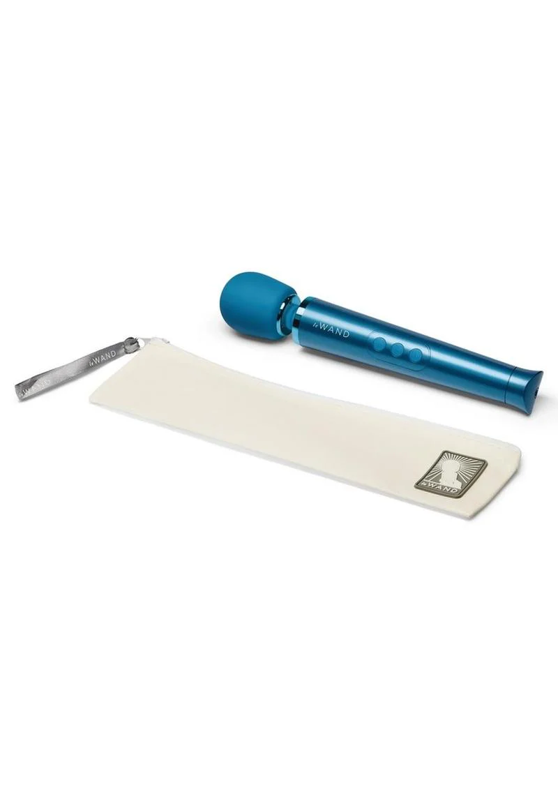 Le Wand Petite Rechargeable Silicone Vibrating Massager - Image 15