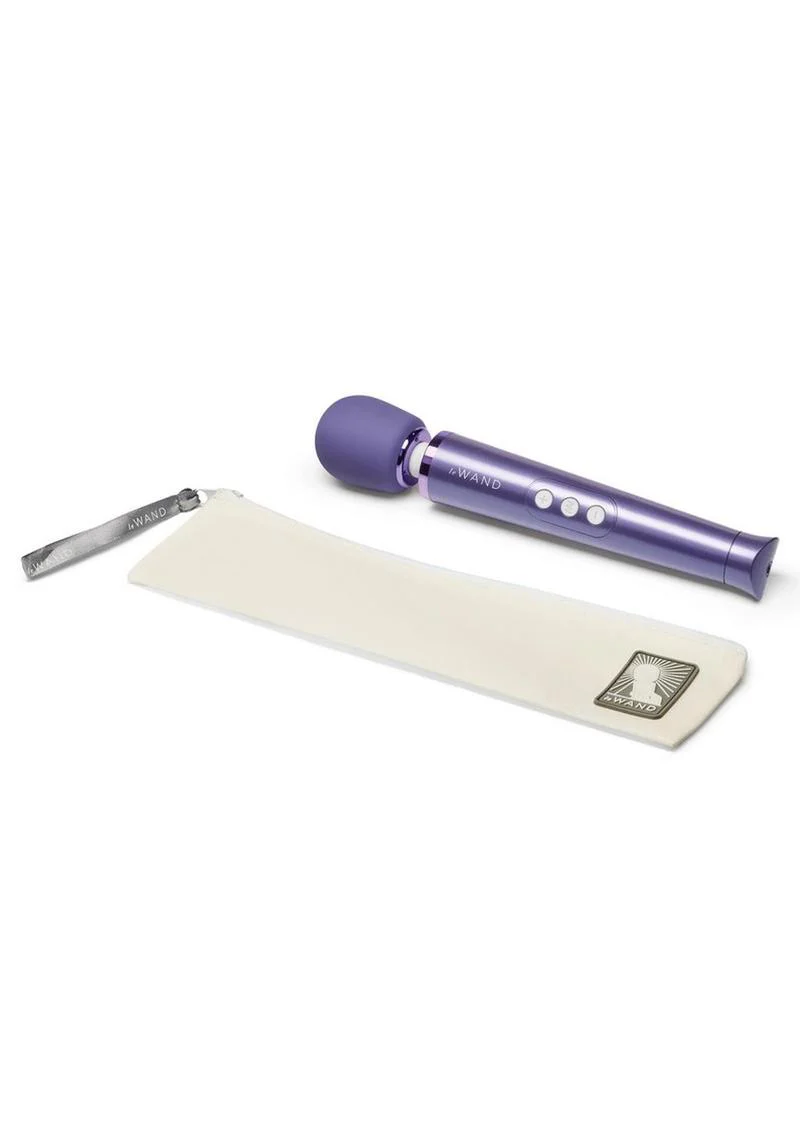 Le Wand Petite Rechargeable Silicone Vibrating Massager - Image 3