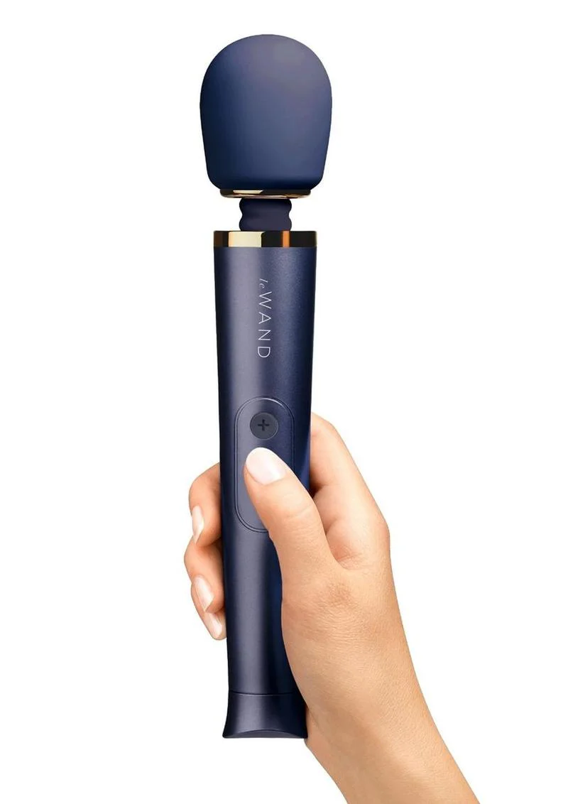Le Wand Petite Rechargeable Silicone Vibrating Massager - Image 8