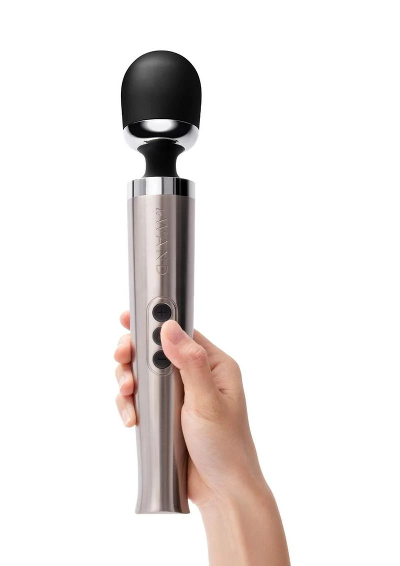 leWAND Die Cast Rechargeable Vibrating Massager - Image 2
