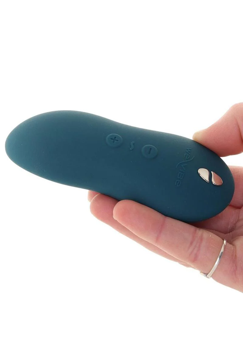 We Vibe Touch X Velvet Green Rechargeable Clitoral Vibrator - Image 3